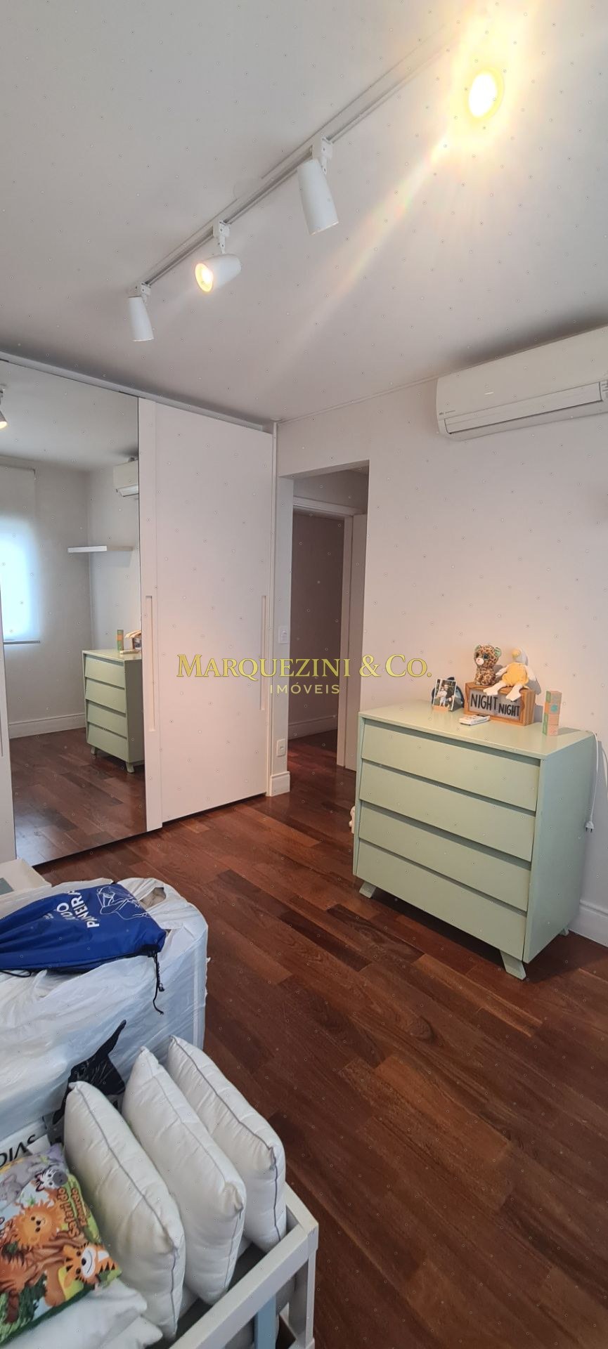 Apartamento locação condomínio clube