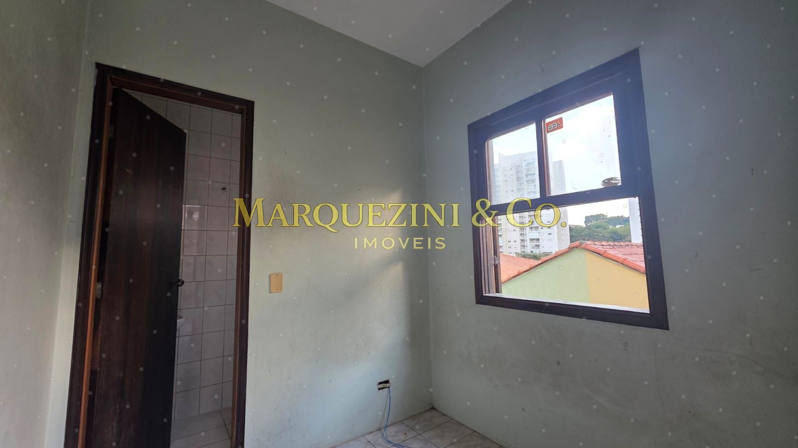 Casa com 3 quartos 2 banheiros e varanda (290 metros).