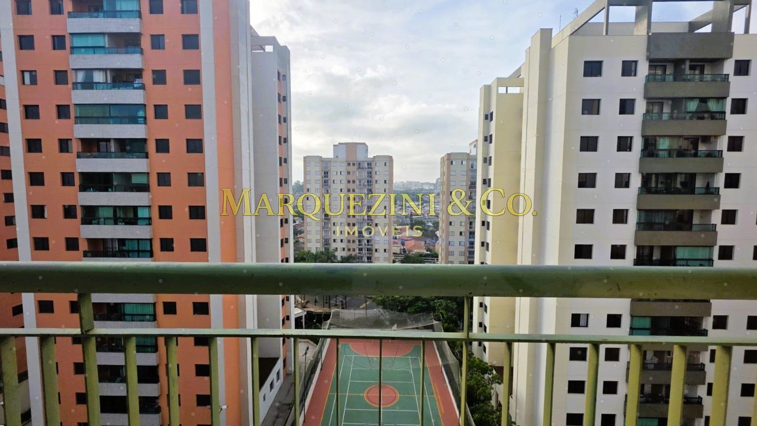 Apartamento 56 metros quadrados com 2 dormitórios com vaga coberta.
