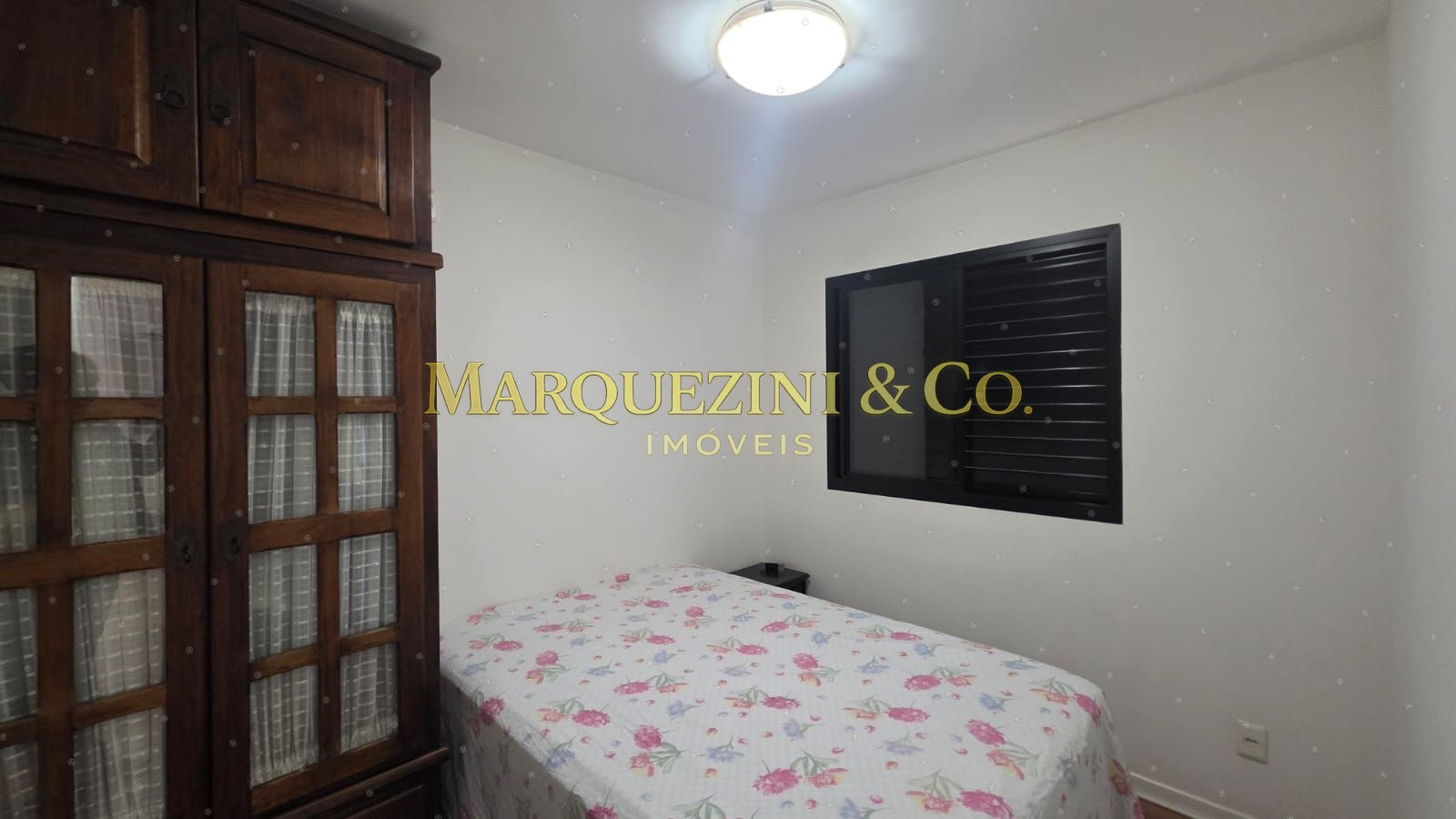 Apartamento 56 metros quadrados com 2 dormitórios com vaga coberta.
