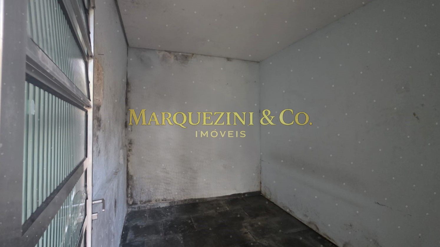 Casa com 3 quartos 2 banheiros e varanda (290 metros).
