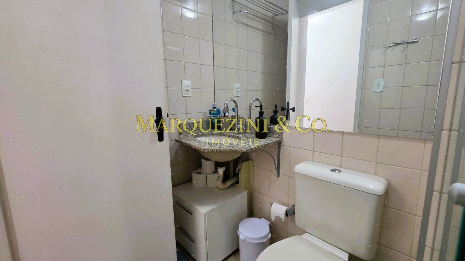 Apartamento 56 metros quadrados com 2 dormitórios com vaga coberta.