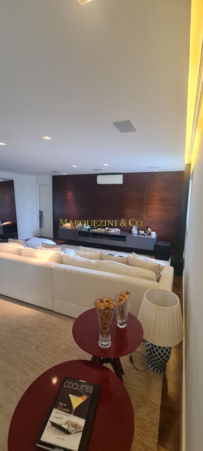Apartamento locação condomínio clube
