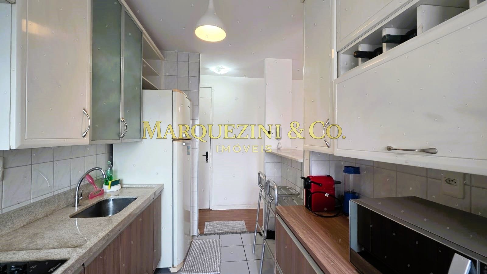 Apartamento 56 metros quadrados com 2 dormitórios com vaga coberta.