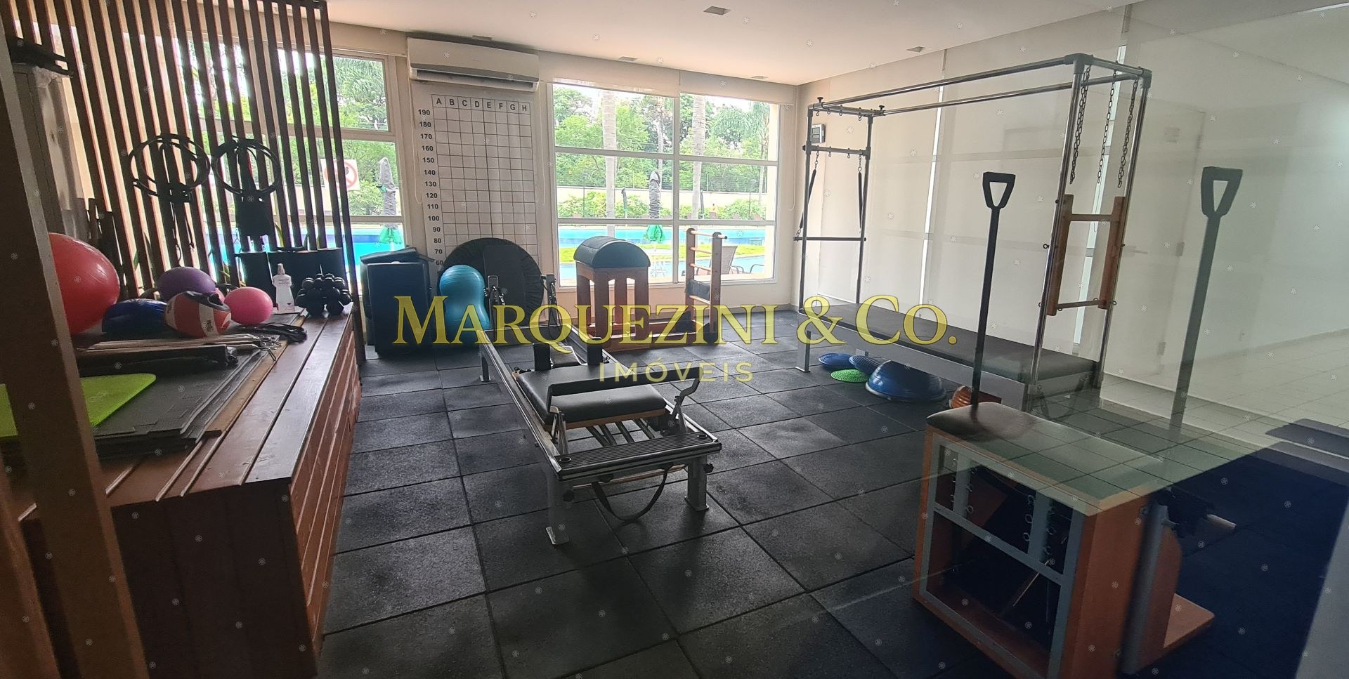 Apartamento locação condomínio clube