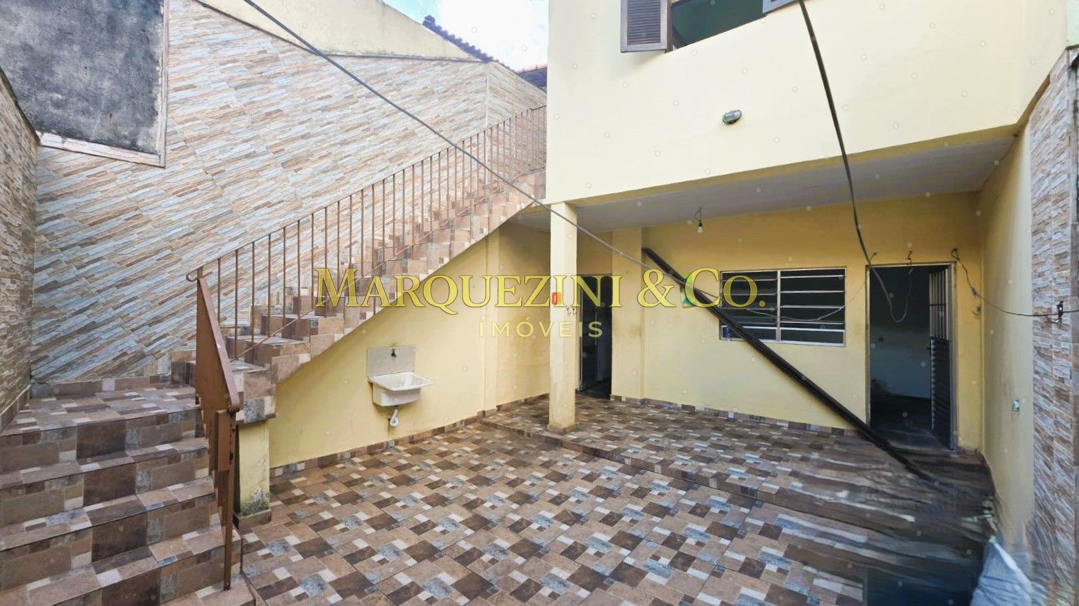 Casa com 3 quartos 2 banheiros e varanda (290 metros).