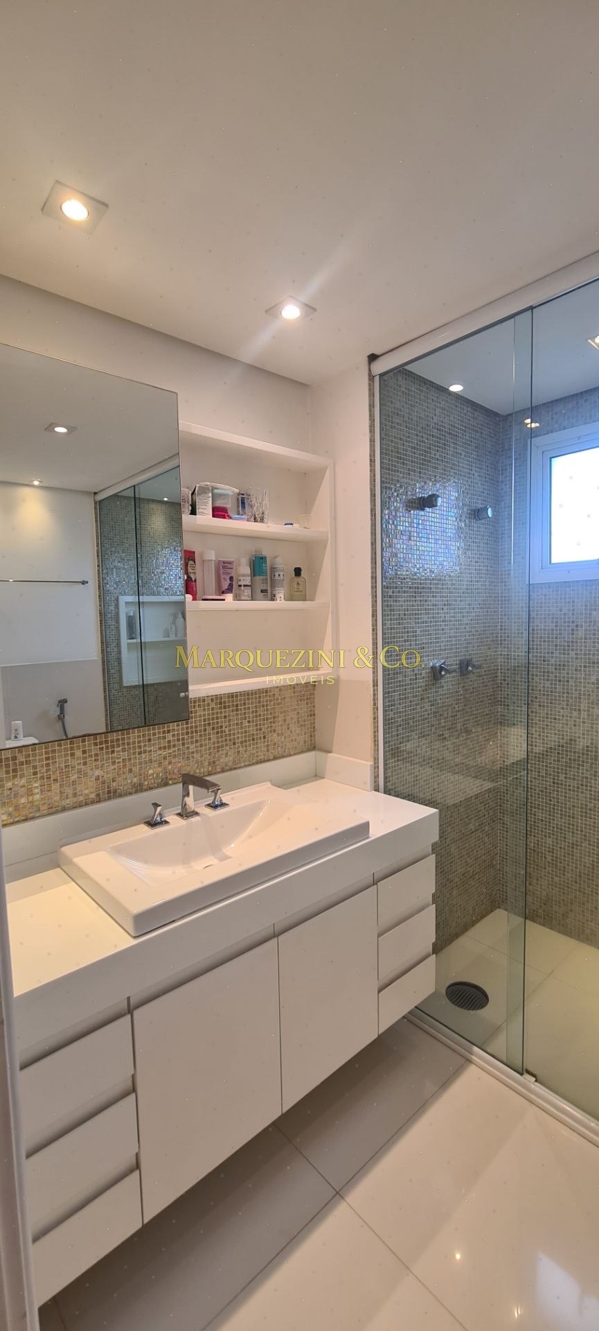Apartamento locação condomínio clube